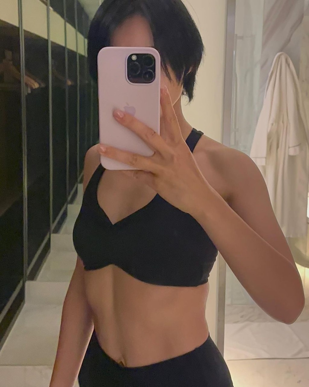 胡杏儿较早前分享运动look，激罕晒Bra。