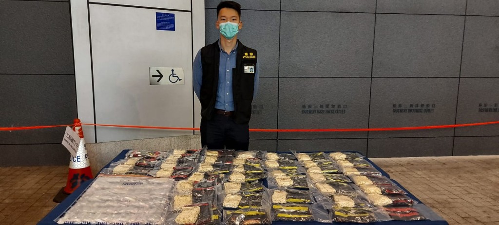即食麵調味粉藏1.9公斤海洛因。