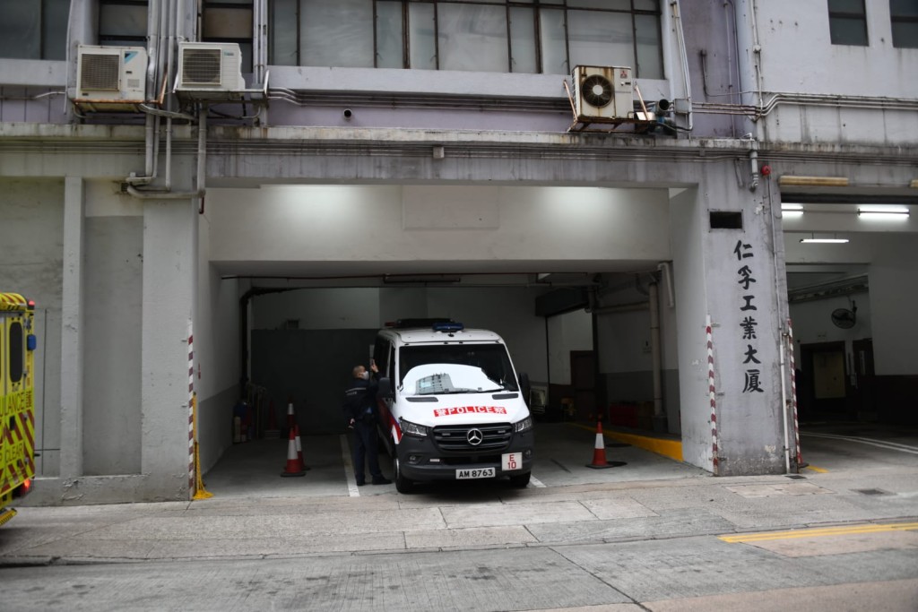 現場是鰂魚涌仁孚工業大廈。楊偉亨攝