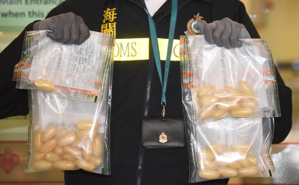 非洲抵港男體內藏冰毒被捕 生吞至少49粒毒丸共重640克。黃文威攝