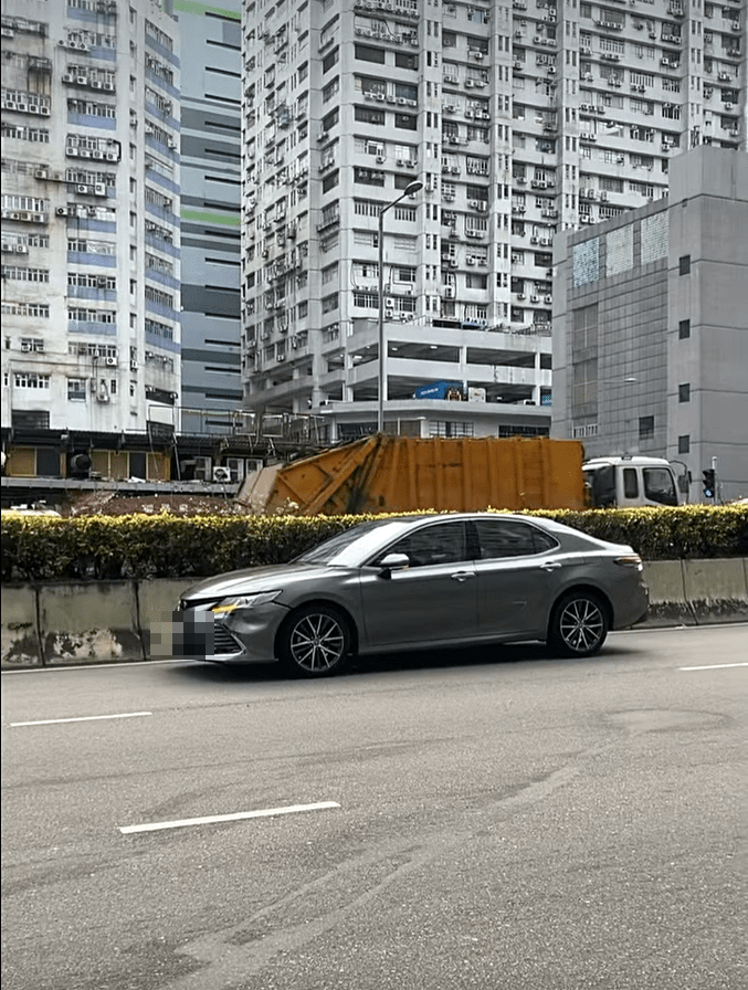 涉事私家車停在留地。fb：車cam L（香港群組）