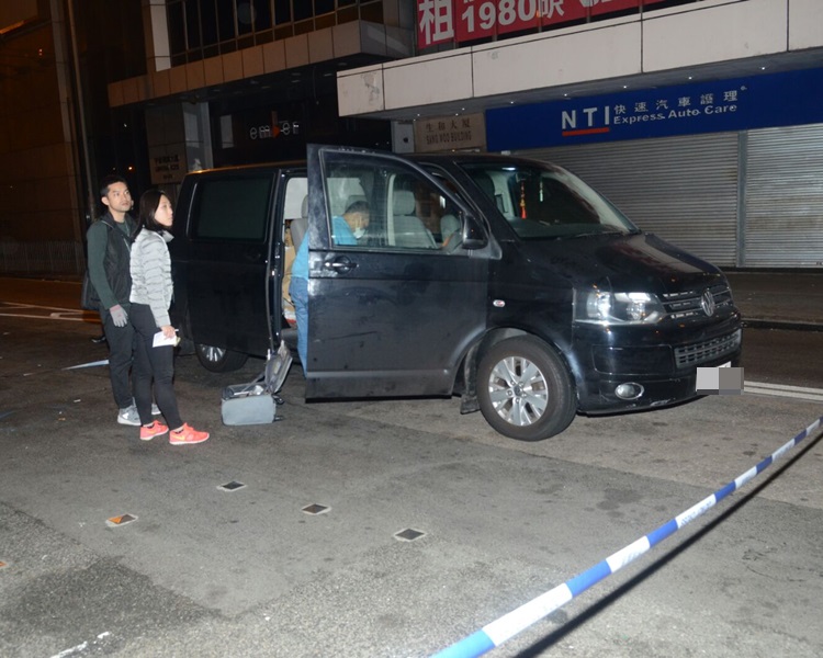 數名刀手於灣仔攔車斬人,一名男子負傷求救送院。