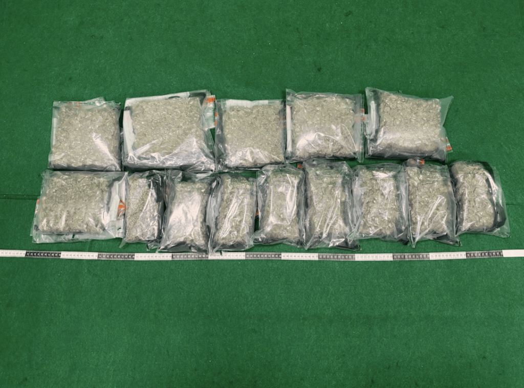 海关连破两宗机场运毒案 检值255万元可卡因及大麻花 两内地客被控。海关图片