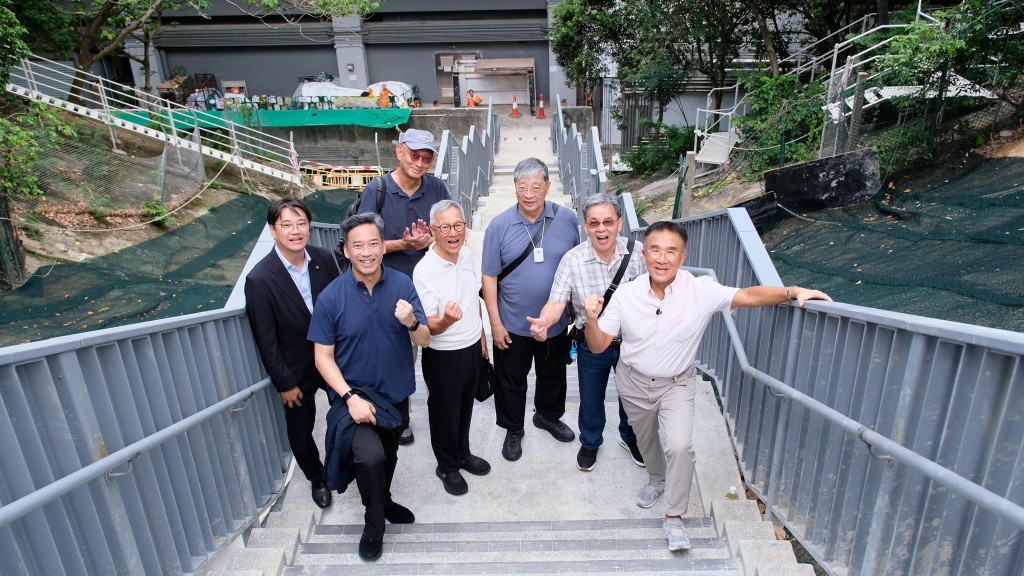 齊齊打卡留念。田北辰肖fb 齊齊打卡留念。田北辰肖fb