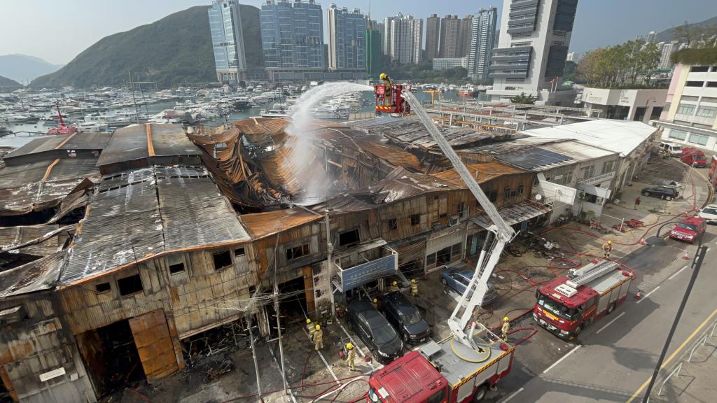 去年底,香港仔避風塘發生大火,多間船廠被焚毀。 去年底,香港仔避風塘發生大火,多間船廠被焚毀。