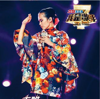 ■今集包尾出局的韋唯,在微博中貼疑對G.E.M.奪冠表示不滿。