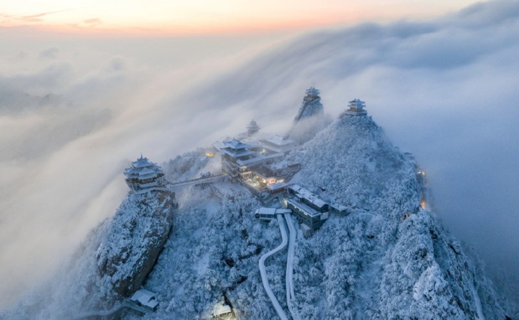 老君山奇觀。  老君山奇觀。