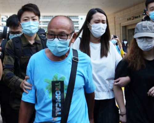 陳彥霖家人離開法院。