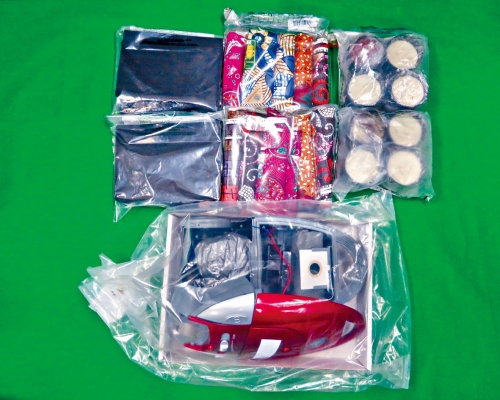 收藏毒品的物品包括吸塵機及蠟燭。