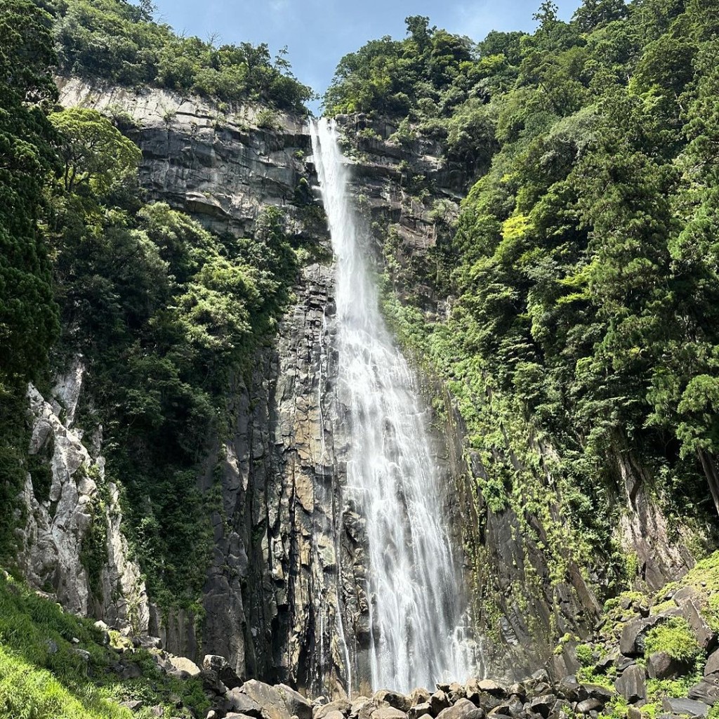 寺庙内可以近距离观看瀑布。（IG@chiaochiao0531）