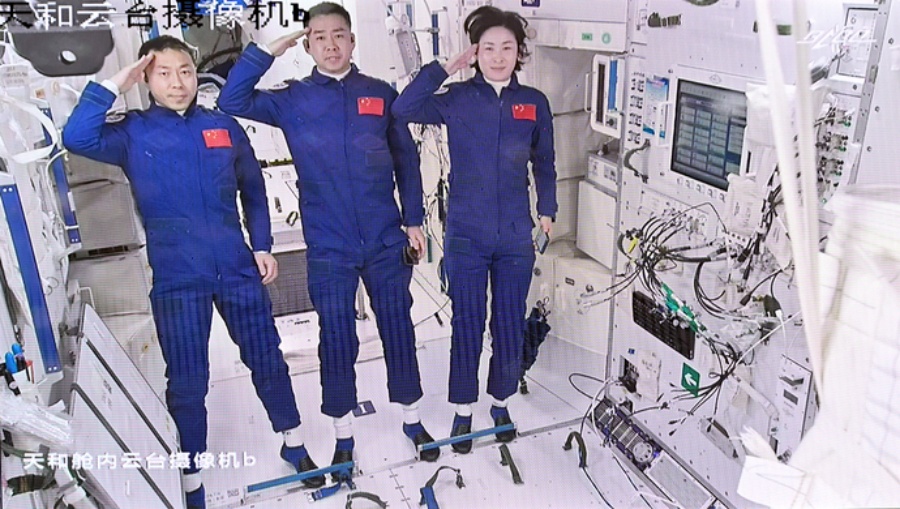 陳冬、劉洋及蔡旭哲駕乘飛船進入天和核心艙在軌駐留了6個月。