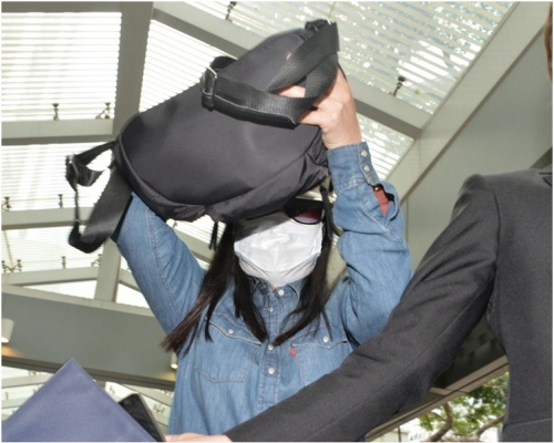 在內地曾任女教師的女被告。