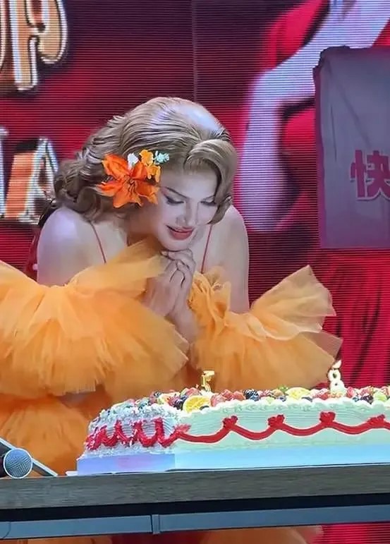 那藝娜最初以扮俄羅斯人走紅。 那藝娜最初以扮俄羅斯人走紅。