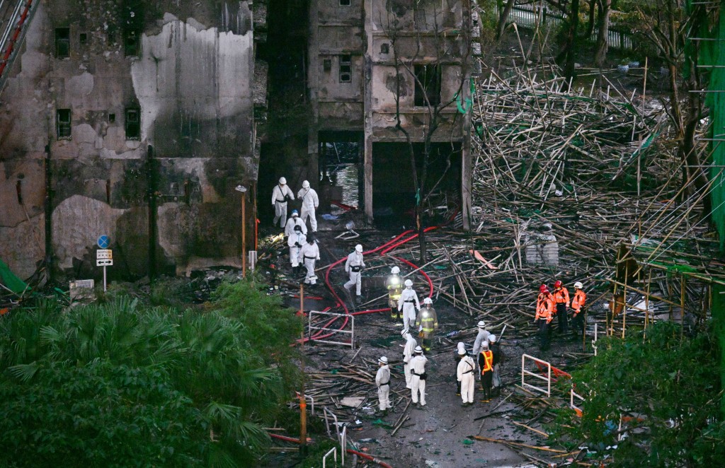 災難遇害者辨認組人員進入災場，協助辨認遺體。 蘇正謙攝