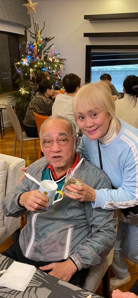 盧海鵬早前與一班朋友慶祝80歲生日。（林建明facebook）