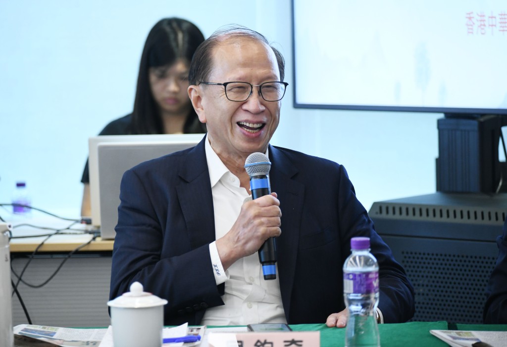 足總會長貝鈞奇指，是否關閉天幕由主辦方決定。資料圖片