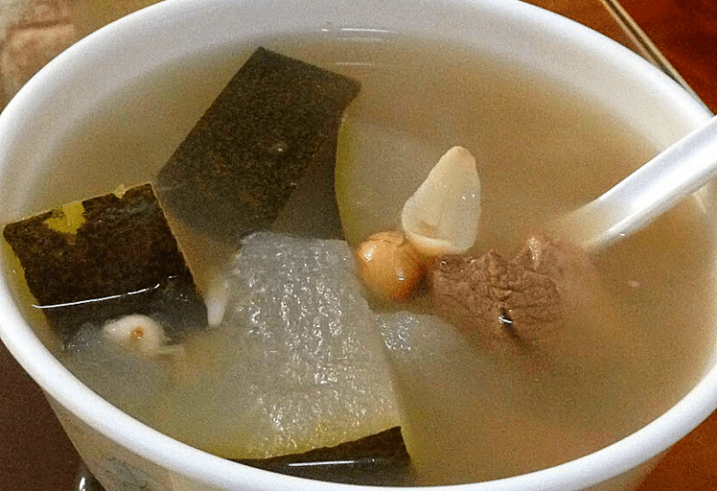 荷葉冬瓜薏米湯可以消暑清熱。