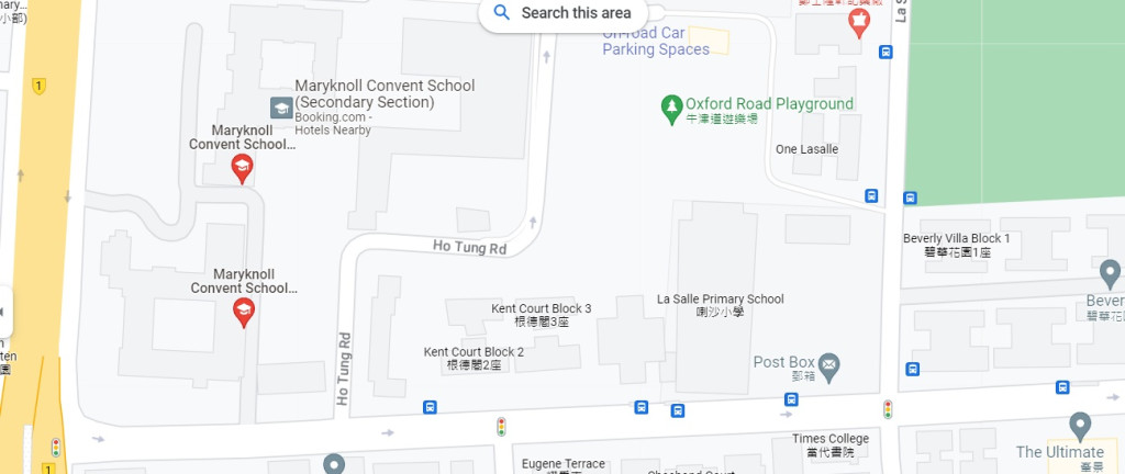 學校位於九龍塘窩打老道、牛津道附近。網上截圖