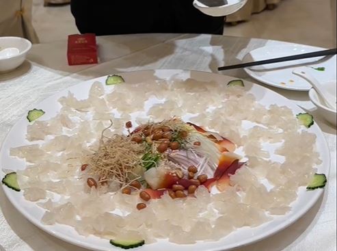 网民分享当天吃的顺德淡水鱼生（图片来源：小红书@RING）