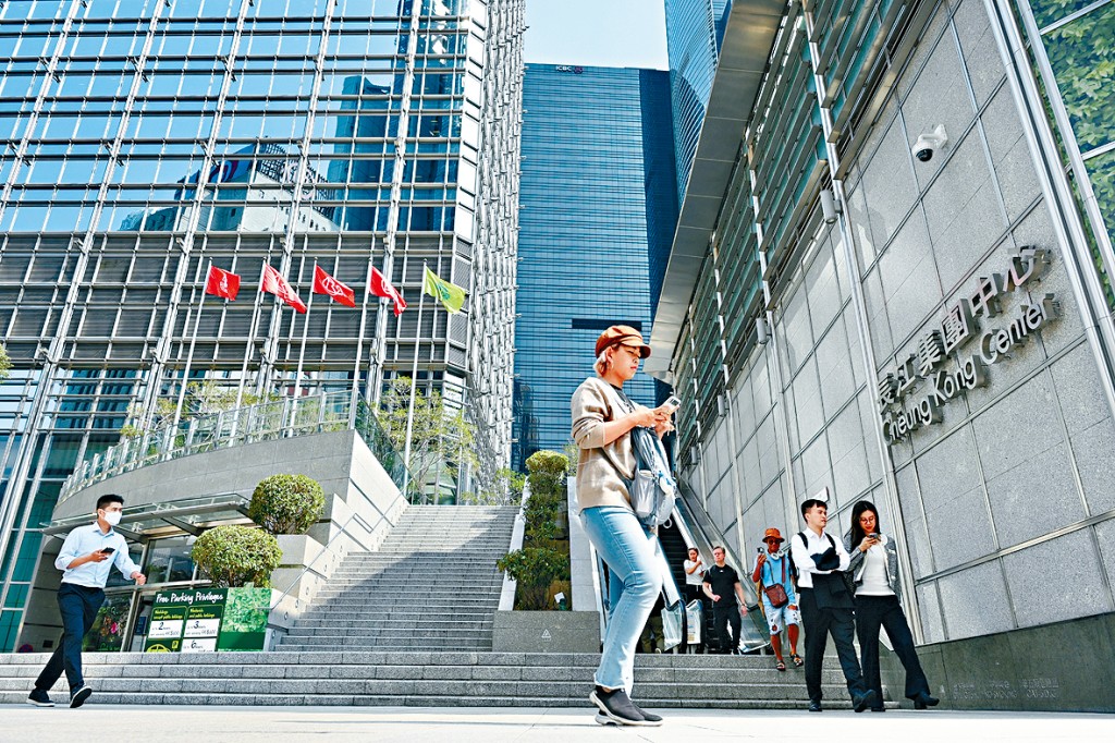 長和早前出售中港以外的港口業務,套現達190億美元。