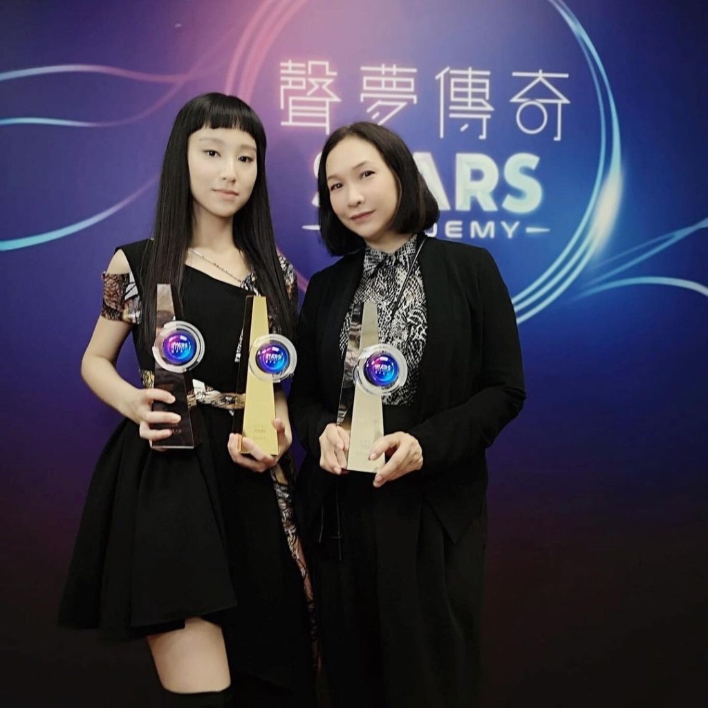 Gigi睇落Cool Cool哋又慢三拍,Janae指對方只是屬思考型。