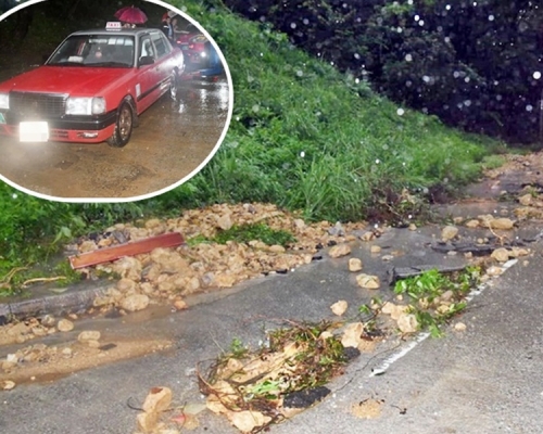 沙泥碎石半隨雨水滾落馬路，面積約10米乘30米。