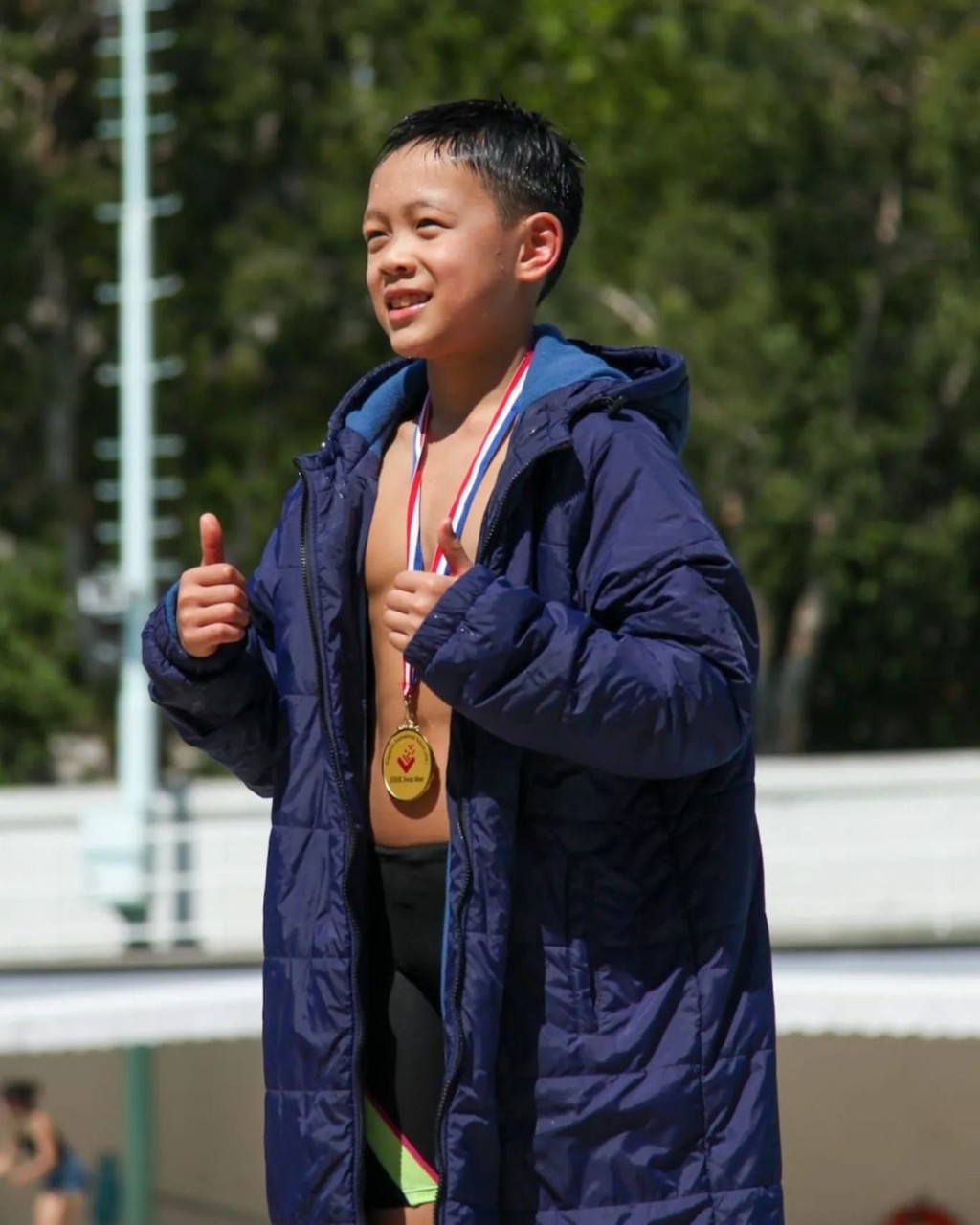 姚莹莹的儿子是游泳健将。