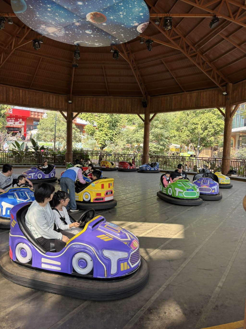 「星高度魔法村」大部分都需要一米高以上方可游玩， 建议小孩满3岁前来会玩得更尽兴。（图片来源：《亲子王》）