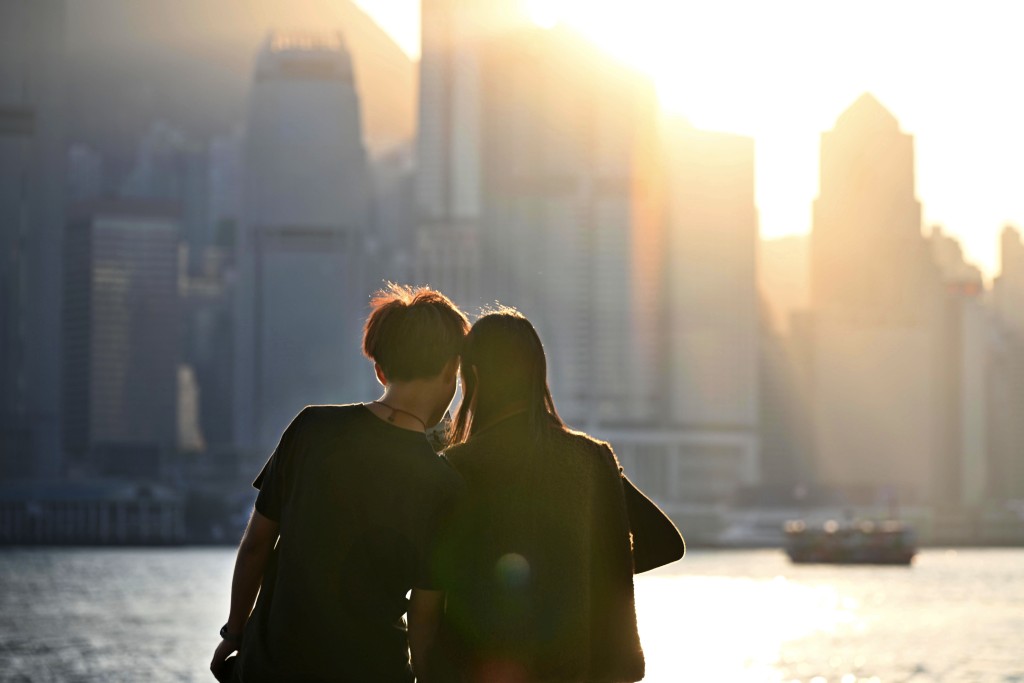 男性和女性首次結婚時的年齡中位數，分別從1991年的29.1歲和26.2歲，顯著上升至2024年的32.6歲和31.0歲。資料圖片