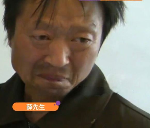 薛先生提到18萬血汗錢不翼而飛，所以痛哭。小莉幫忙