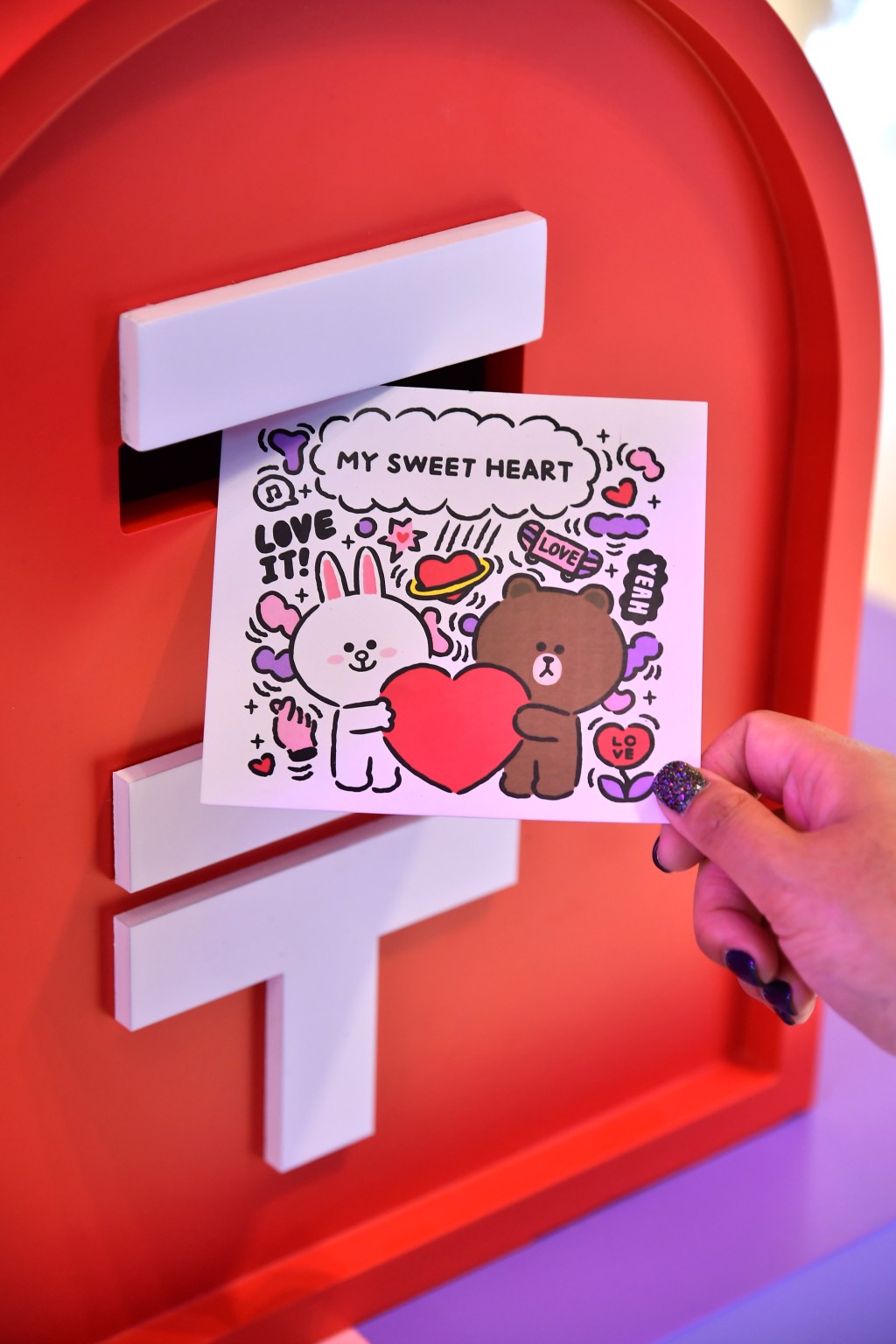 每张寄出的明信片，FTLife 富通保险都会向「Share for Good 爱互送」平台捐$10。