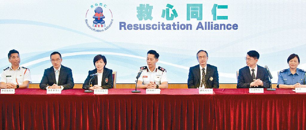 ■消防處聯同多個機構推出「救心同仁」計劃，提供心肺復甦法及使用自動心臟除顫器訓練。