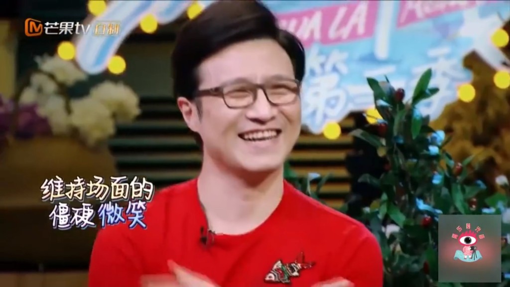 汪峰在节目中露出僵硬的微笑。