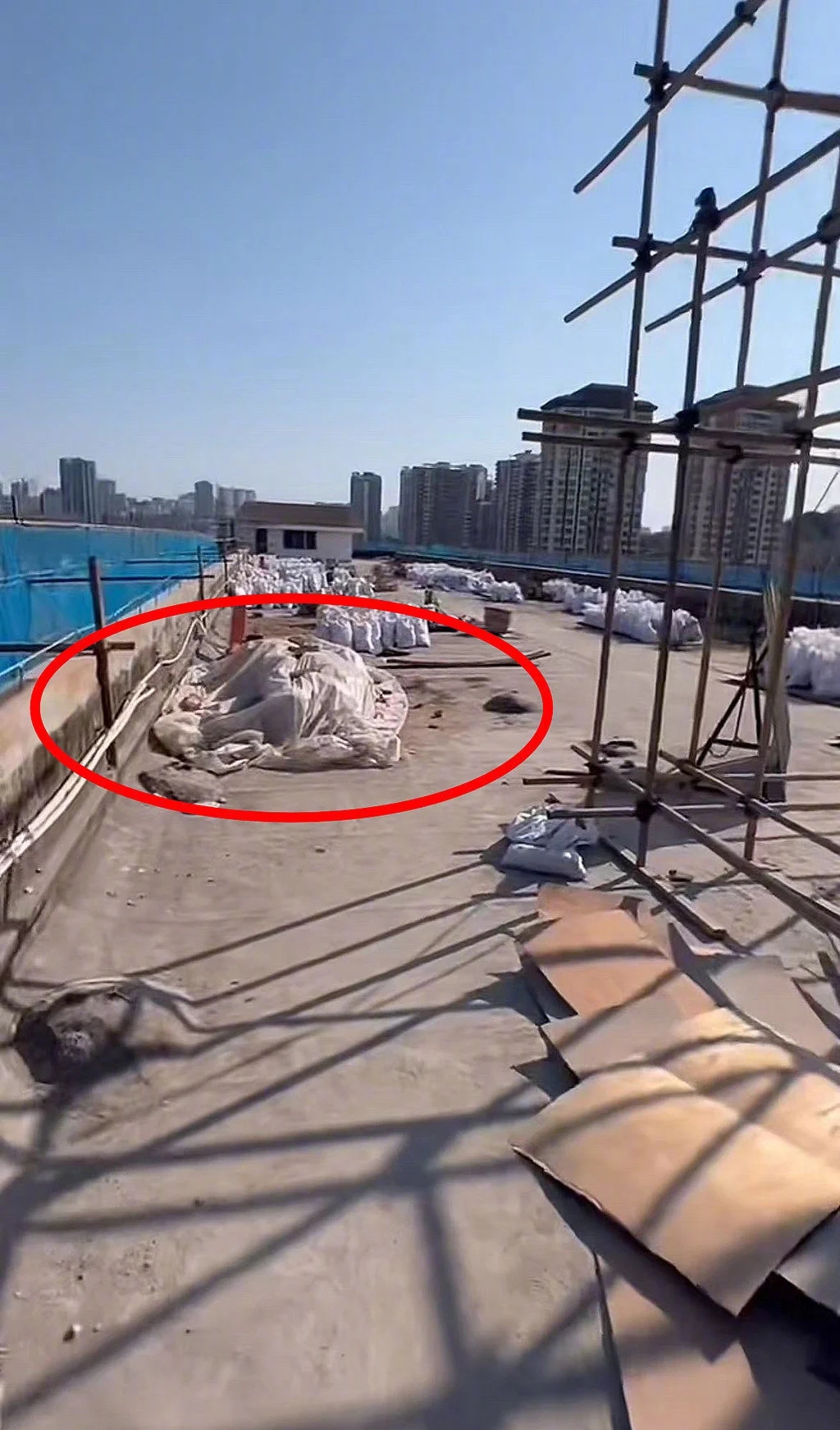 黃燕被埋屍的花壇已被拆除。