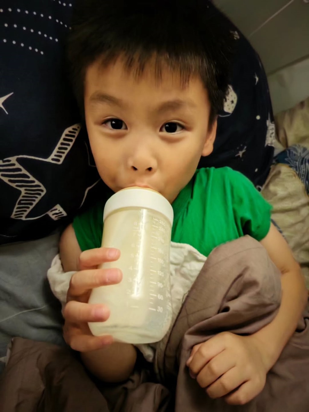 黃穎君的6歲兒子流鼻血,幸好很快已回復健康。 黃穎君的6歲兒子流鼻血,幸好很快已回復健康。