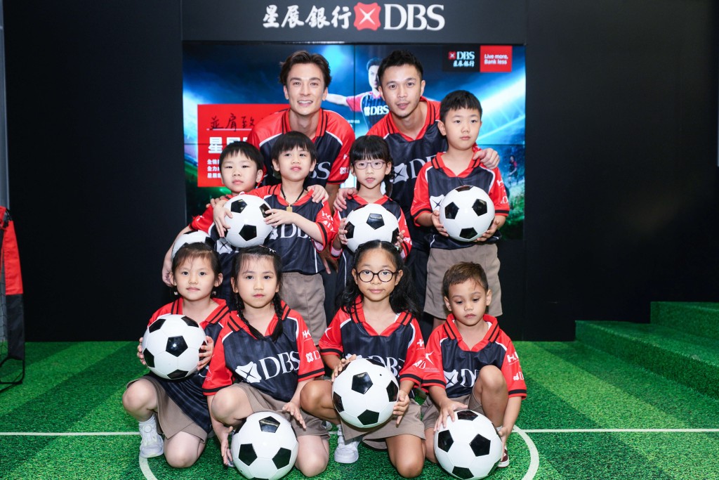 東華三院屬下幼稚園的學童參與足球互動體驗。 東華三院屬下幼稚園的學童參與足球互動體驗。
