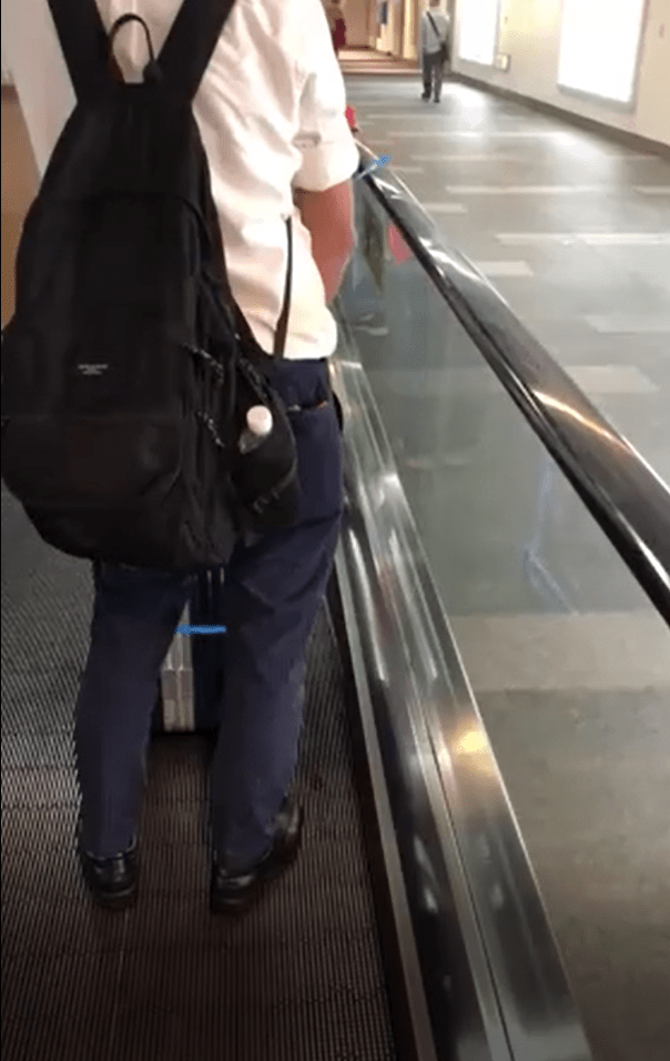 該名男生在捷運車站的扶手電梯目擊一名男子當眾小便。Dcard影片截圖