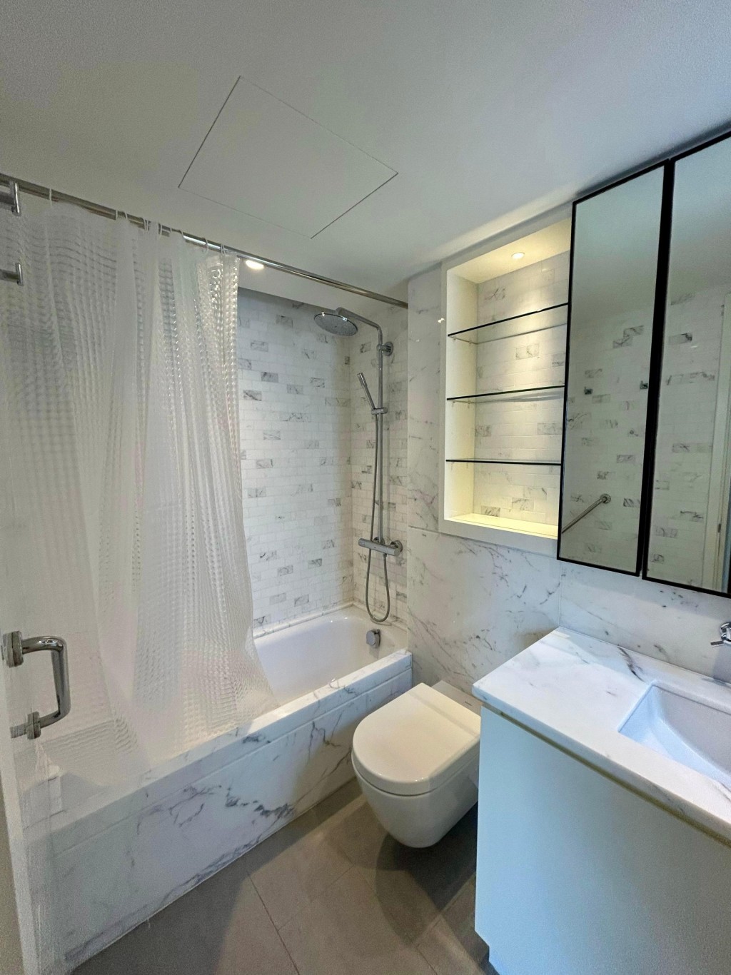 浴室保養得宜，提供浴缸浸浴。