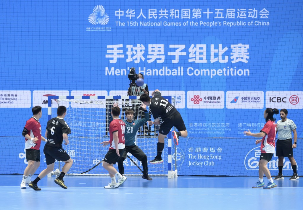 男子手球銅牌賽，港隊鬥北京。何君健攝