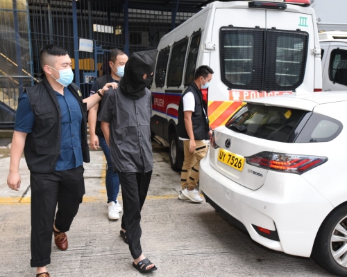 男子涉嫌跟蹤女童被捕。