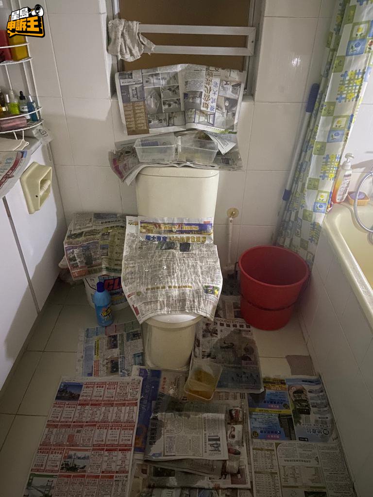 單位客廁為重災區，漏水情況十分嚴重。(被訪者提供相片)