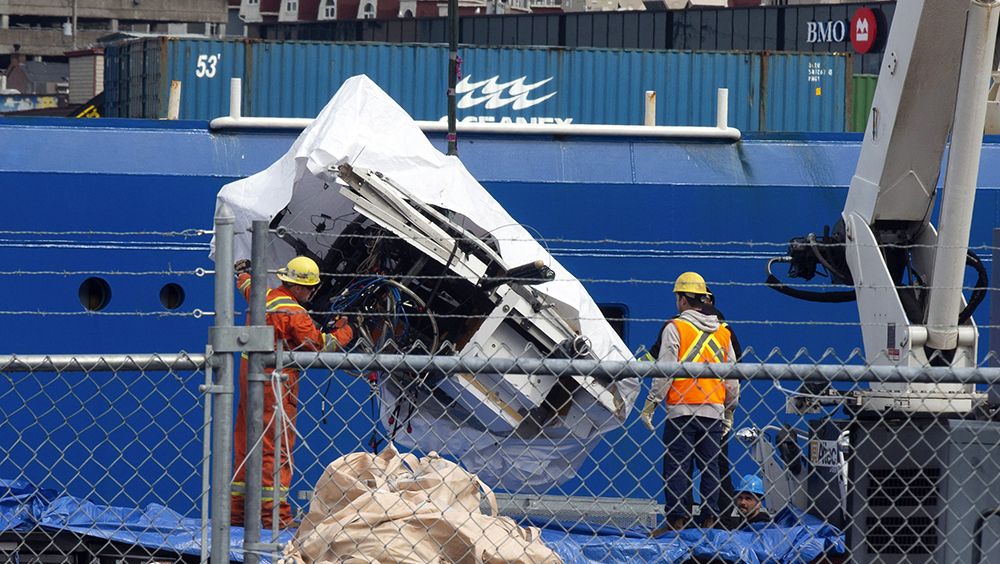 美國海岸防衛隊表示，在泰坦號殘骸中找到相信屬於人類的遺骸，將進行分析。AP