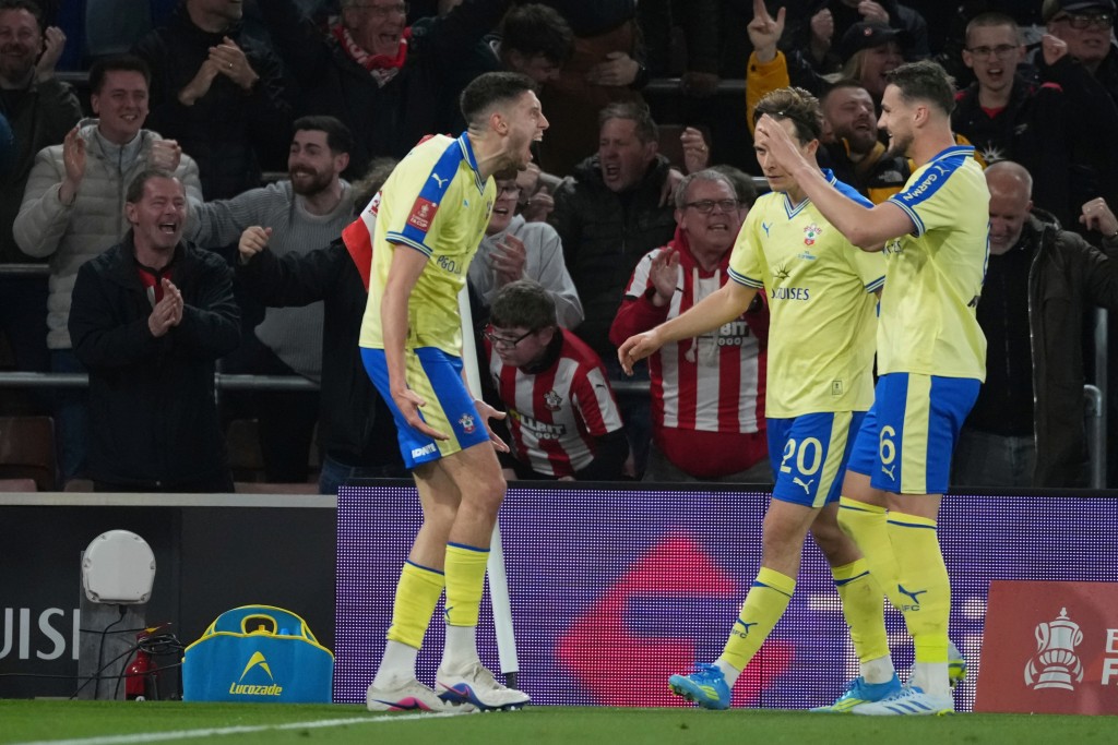 修咸顿刚于足总杯8强更主场2:1爆冷淘汰英超一哥阿仙奴，士气一时无两。美联社