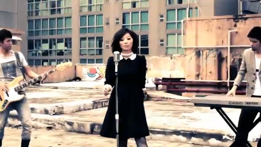 陈蒨葶2010年已出道做歌手。