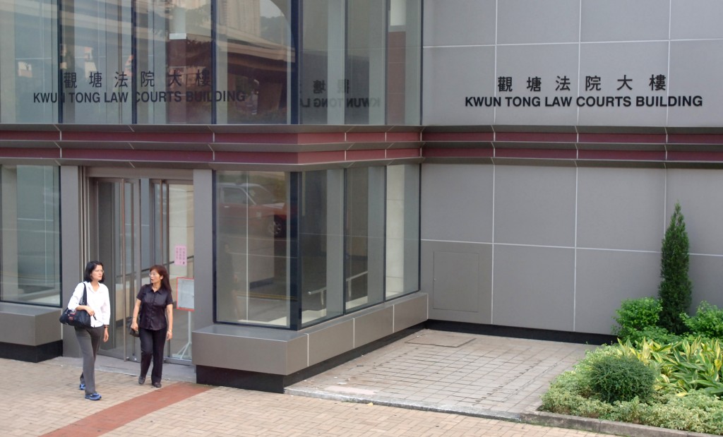 涉案男教師就4項猥褻侵犯罪於觀塘裁判法院提堂。資料圖片