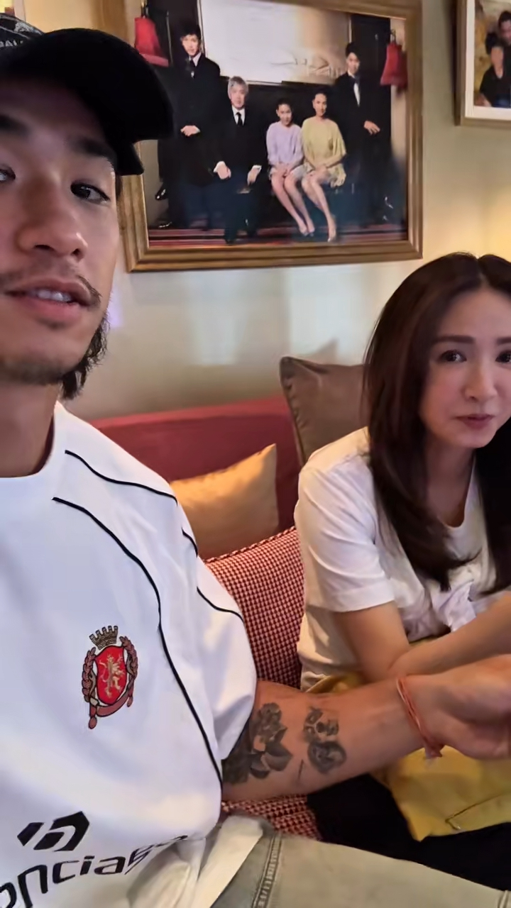吳婉芳品嚐曲奇大讚美味。 吳婉芳品嚐曲奇大讚美味。