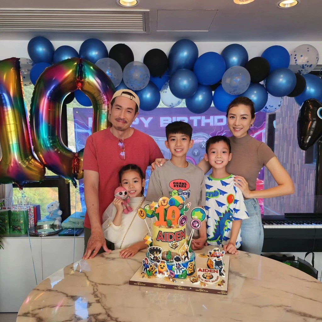 陳茵媺日前在社交網貼出一家五口照片，感激丈夫返港數小時，提早為大仔Aiden慶祝10歲生日。