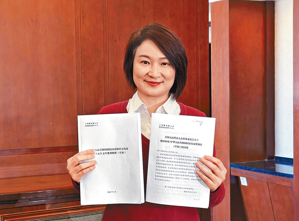 全國人大常委、立法會主席李慧琼表示，立法會未來會思考進一步有系統地收集市民的意見。