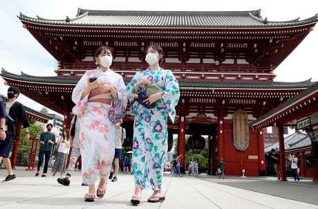 目前有5家航空公司開設往返港、日兩地的航班服務,目的地分別為東京、大阪及福岡。
