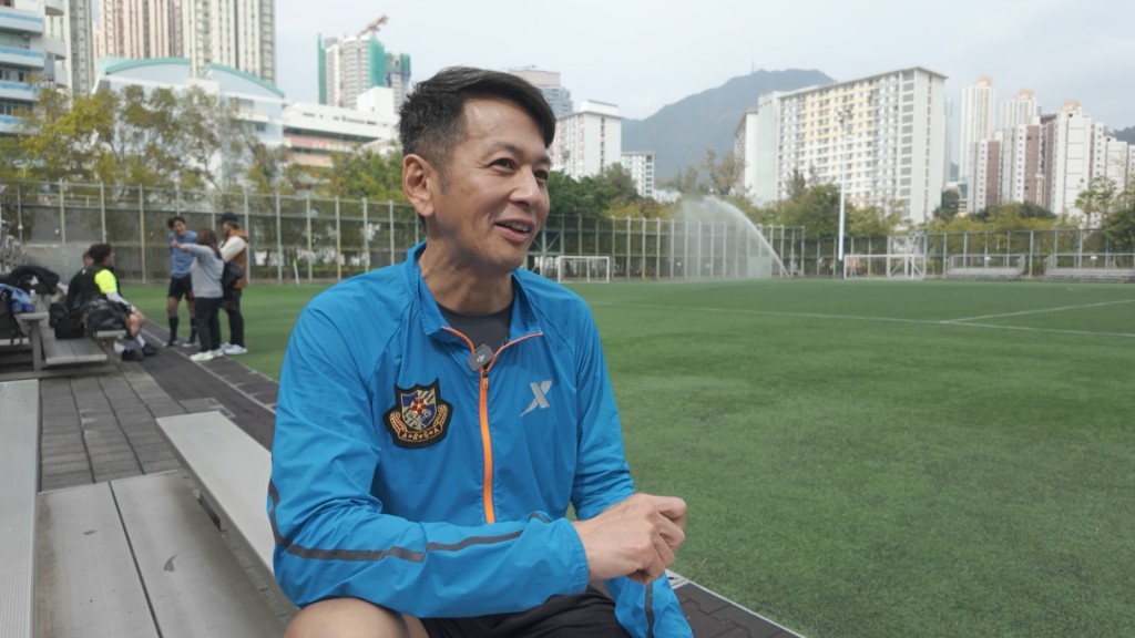 趙浚承得到徐榮及吳家樂(圖)等給予鼓勵。 趙浚承得到徐榮及吳家樂(圖)等給予鼓勵。